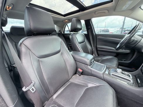 Used 2020 Chrysler 300 Limited RWD image 25