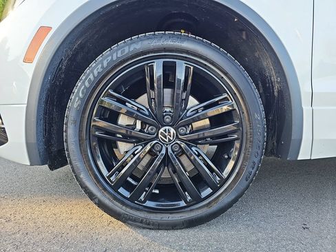 Used 2022 Volkswagen Tiguan SE R-Line AWD/4WD image 24