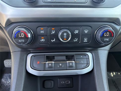 Used 2023 GMC Acadia SLE w/ Driver Convenience Package FWD image 8
