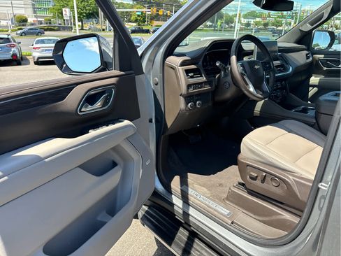 Certified 2023 Chevrolet Tahoe LT w/ Luxury Package AWD/4WD image 7