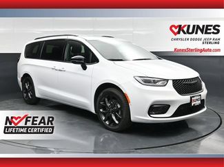 New 2026 Chrysler Pacifica Select w/ S Appearance Package AWD/4WD video 1