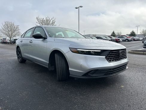 Used 2025 Honda Accord SE image 13