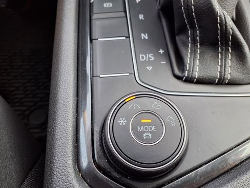 Used 2021 Volkswagen Tiguan SEL w/ 2-Row Tiguan MDO Package image 12