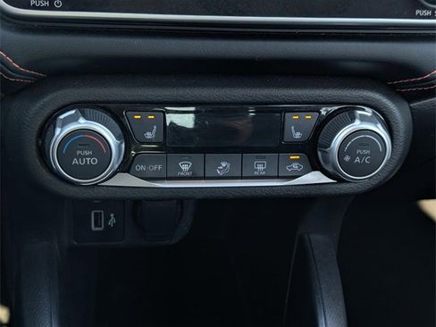 Used 2020 Nissan Versa SR w/ Convenience Package image 20