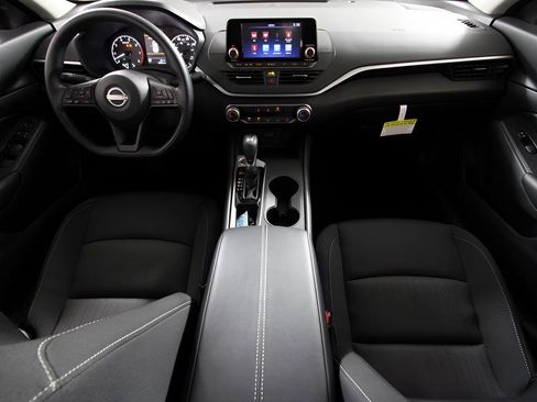 Certified 2024 Nissan Altima 2.5 S FWD image 17