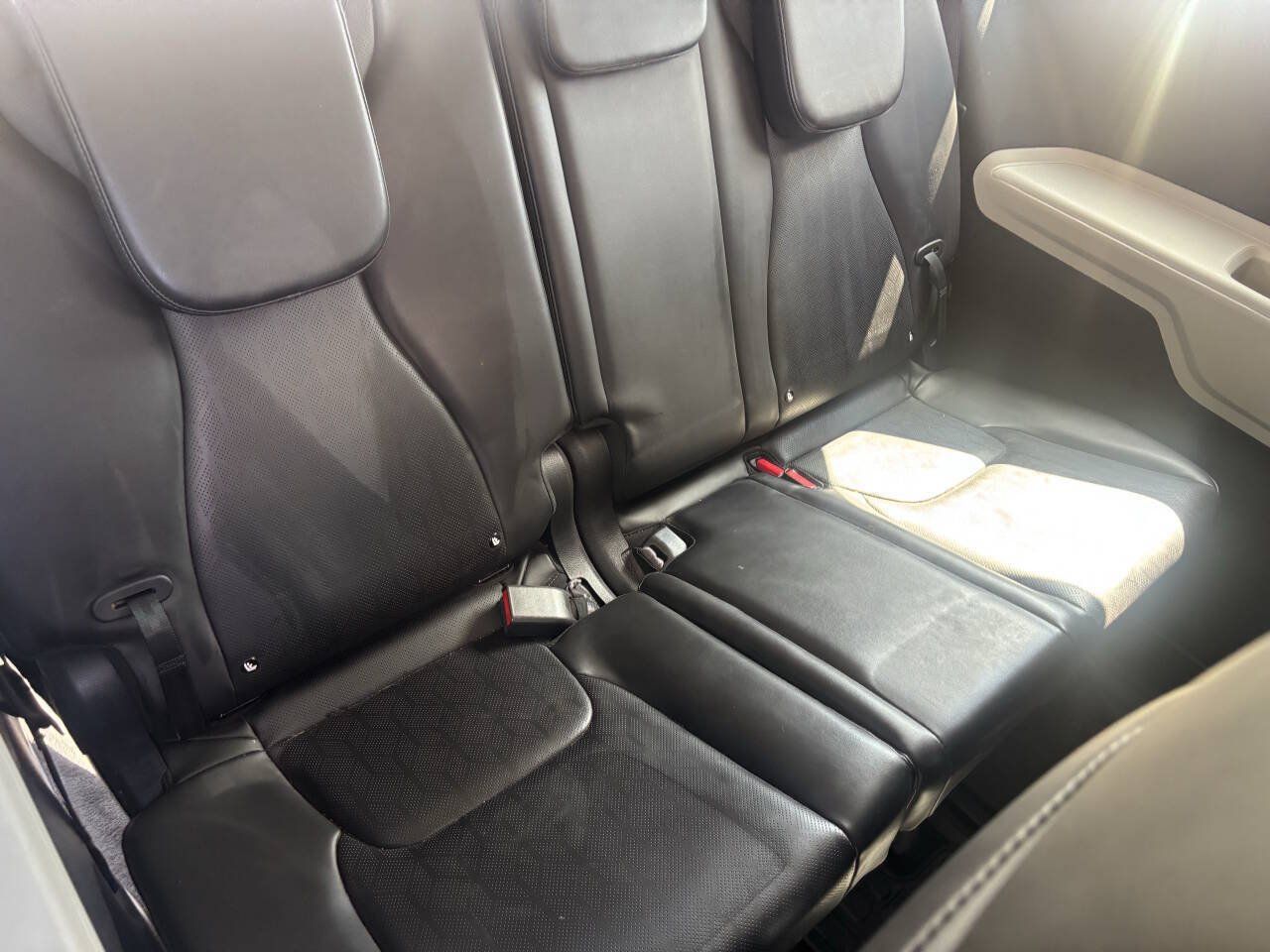 Used 2023 Kia Carnival LX FWD image 22
