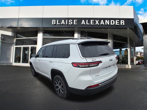 Used 2023 Jeep Grand Cherokee L Limited AWD/4WD image 5