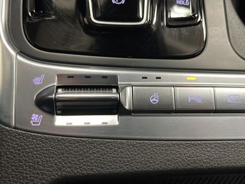 Used 2025 Kia Carnival SX Prestige FWD image 31