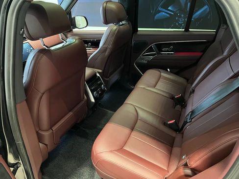 Used 2025 Land Rover Range Rover SE image 21
