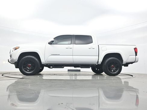 Used 2022 Toyota Tacoma SR5 w/ Technology Package image 31