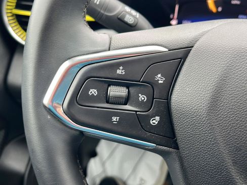 Used 2025 Chevrolet Trax ACTIV w/ Sunroof Package FWD image 12