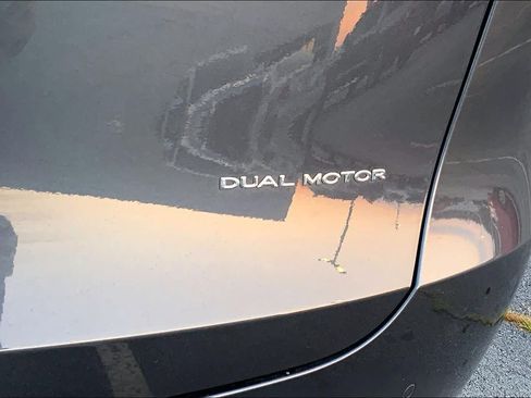 Used 2022 Tesla Model Y Long Range AWD/4WD image 9