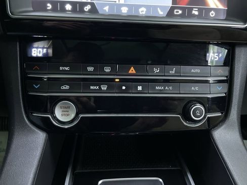 Used 2019 Jaguar F-PACE Premium image 24
