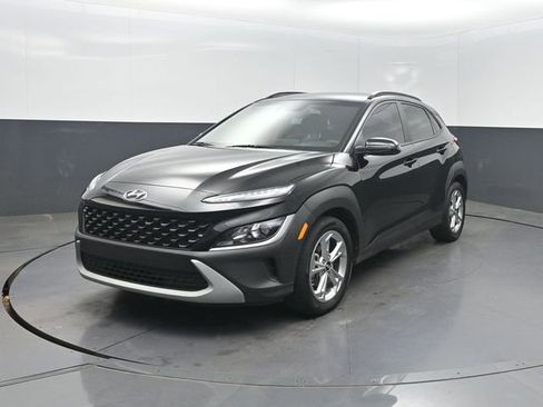 Used 2022 Hyundai Kona SEL w/ Cargo Package FWD image 2