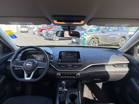 Used 2025 Nissan Altima 2.5 SV image 34