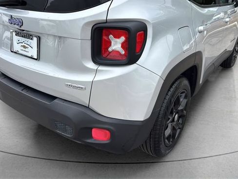 Used 2015 Jeep Renegade Latitude FWD image 32