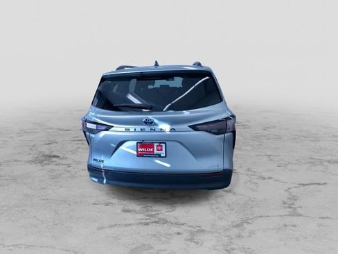 Certified 2024 Toyota Sienna XLE image 8