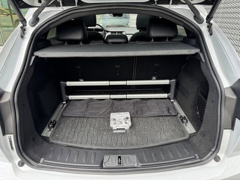 Used 2018 Jaguar E-PACE SE image 19