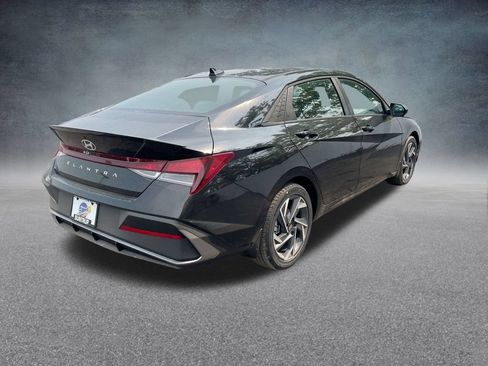 Used 2025 Hyundai Elantra Sport FWD image 32