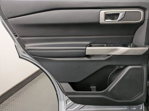 Used 2022 Ford Explorer XLT w/ Class IV Trailer Tow Package image 21