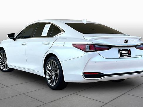 Used 2024 Lexus ES 300h Ultra Luxury w/ Accessory Package (Z2) FWD image 10