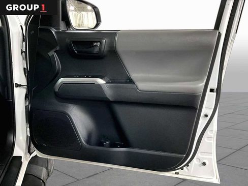 Used 2021 Toyota Tacoma SR5 AWD/4WD image 23