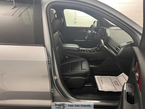 Used 2024 Chevrolet Traverse Z71 AWD/4WD image 40