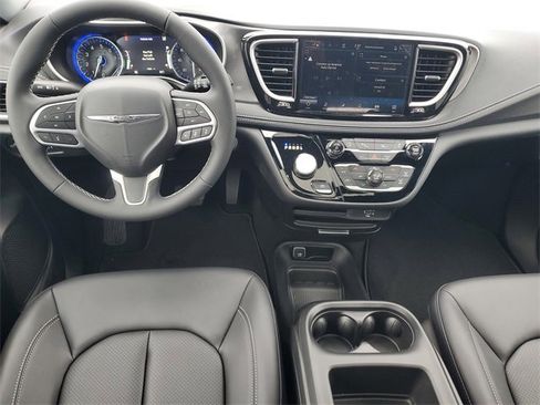 New 2026 Chrysler Pacifica Select image 12