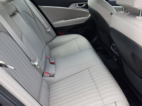 Used 2023 Genesis G70 2.0T w/ Sport Prestige Package RWD image 15