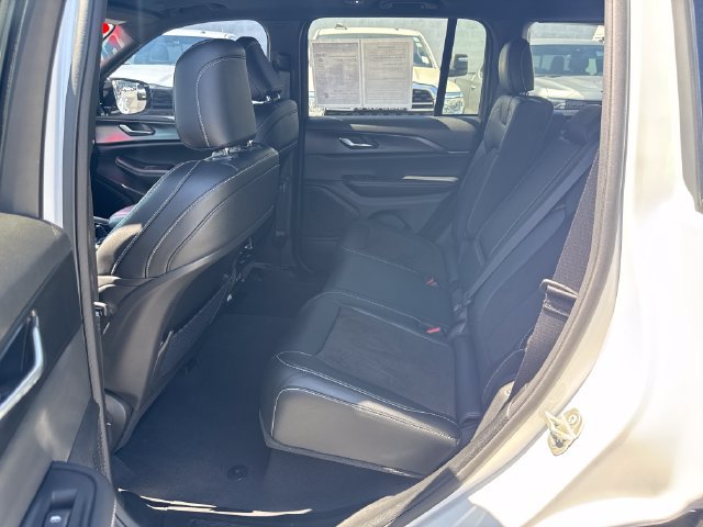 Used 2023 Jeep Grand Cherokee Altitude RWD image 19