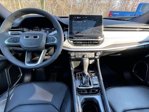 Used 2024 Jeep Compass Latitude w/ Sun and Sound Group AWD/4WD image 14