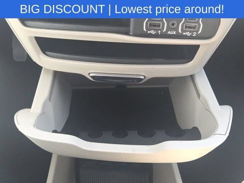 Used 2023 Chrysler Pacifica Touring-L FWD image 37