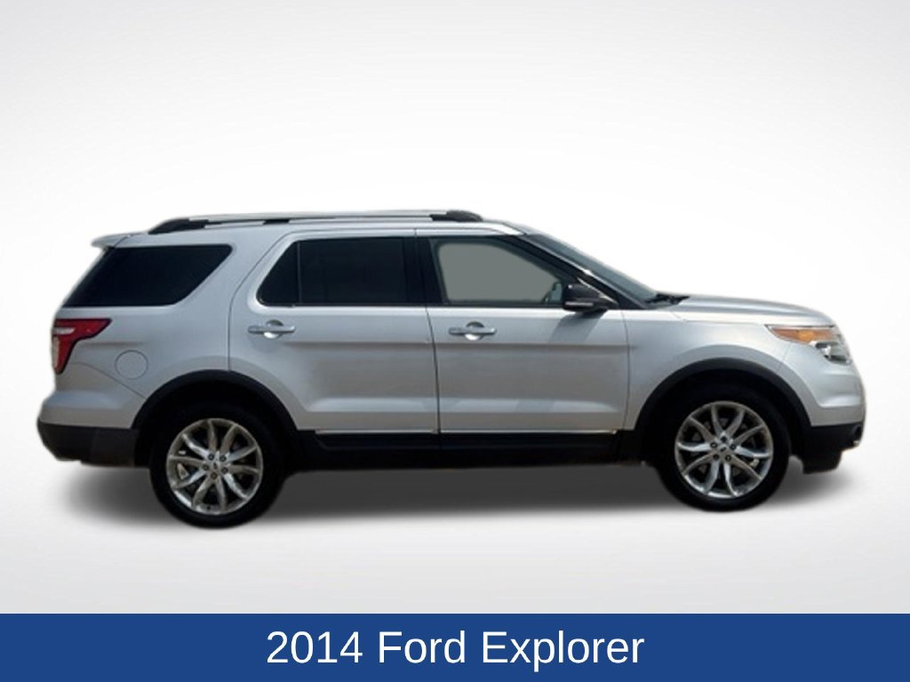 Used 2014 Ford Explorer XLT w/ Equipment Group 202A AWD/4WD image 2