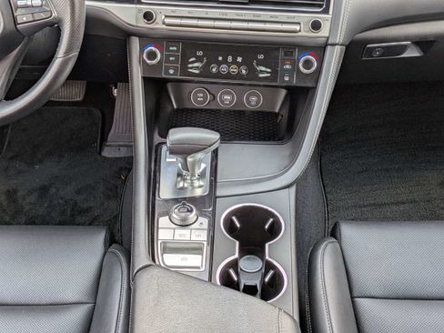 Used 2025 Genesis G70 2.5T RWD image 18