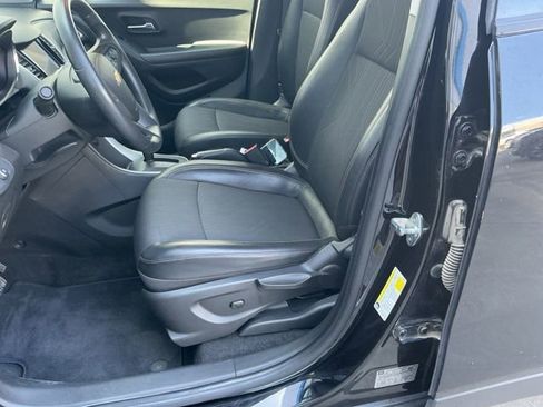 Used 2021 Chevrolet Trax LT FWD image 13