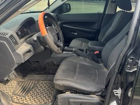 Used 2010 Jeep Grand Cherokee Laredo AWD/4WD image 9