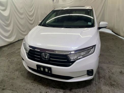 Certified 2024 Honda Odyssey EX-L image 3