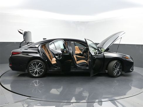 Used 2024 Lexus ES 350 w/ Premium Package image 39