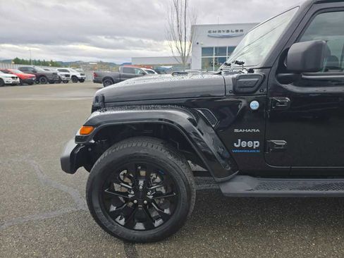 Used 2023 Jeep Wrangler Sahara w/ Cold Weather Group image 18