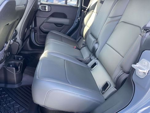 Used 2025 Jeep Gladiator Mojave image 5