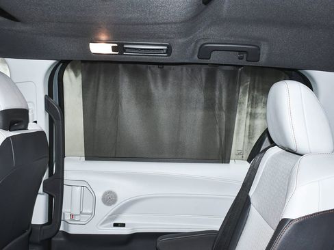 Used 2024 Toyota Sienna XSE FWD image 12