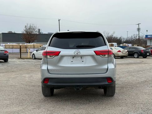 Used 2017 Toyota Highlander LE image 6