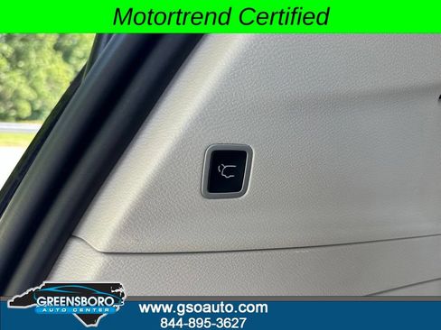 Used 2024 Chrysler Pacifica Touring-L FWD image 39