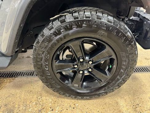 Used 2020 Jeep Wrangler Unlimited Sahara image 35