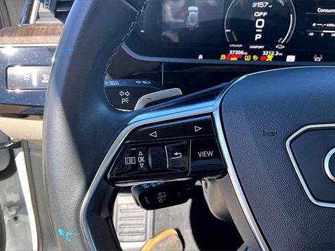 Used 2022 Audi e-tron Premium Plus w/ Premium Plus Package image 18