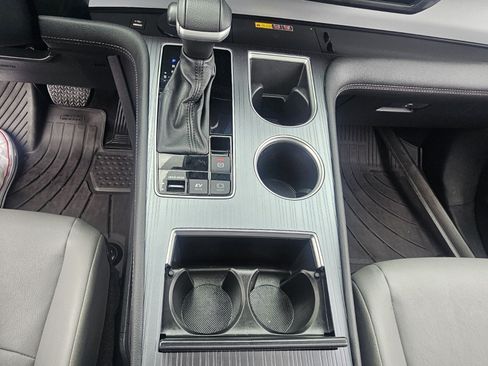 Certified 2025 Toyota Sienna XLE FWD image 18