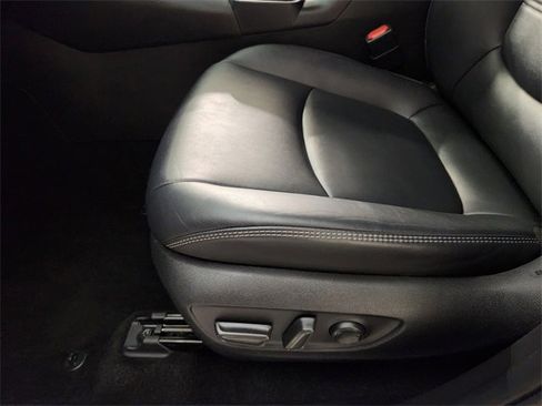 Used 2020 Toyota RAV4 XLE Premium image 24