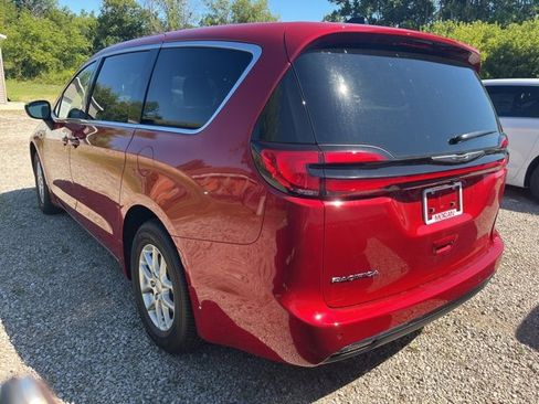 New 2026 Chrysler Pacifica Select image 6