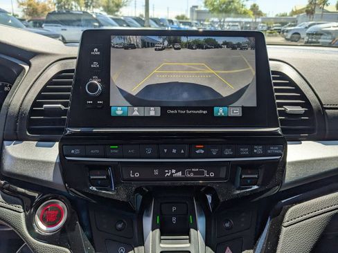Used 2025 Honda Odyssey Touring image 23