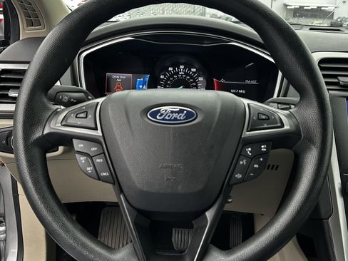 Used 2020 Ford Fusion SE image 22